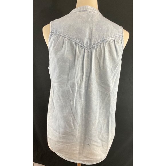 Women's NWT Cloth & Stone Sleeveless Denim  Blouse   Size: XS - Picture 2 of 12